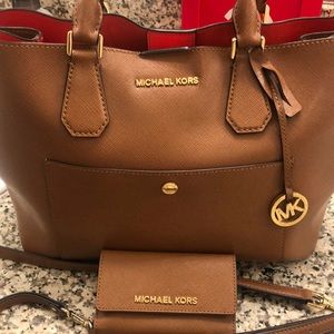 Michael Kors Large purse. Brown. Authentic .With matching wristlet